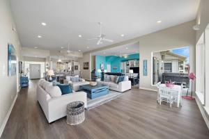 Photo #4 of Beachfront Beauty with Hot Tub - 10 Steps to Sand in Galveston, TX