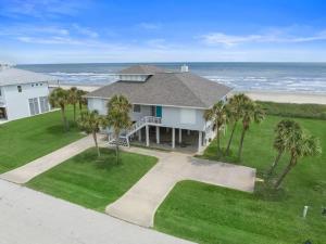 Photo #6 of Beachfront Beauty with Hot Tub - 10 Steps to Sand in Galveston, TX
