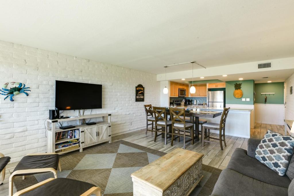 Photo #1 of Direct Beach Access Sunny Port Aransas Condo in Port Aransas, TX