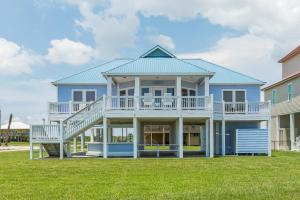 Photo #6 of Driftwood Deck in Bolivar Peninsula, TX