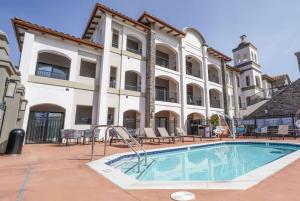 Photo #4 of La Quinta Inn & Suites by Wyndham Santa Cruz in Santa Cruz, CA