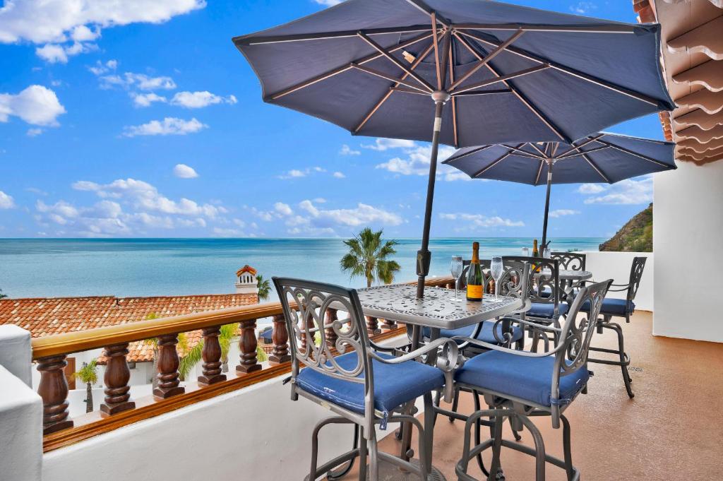 Photo of Gorgeous Oceanfront Villa With Panoramic Views in Avalon, CA