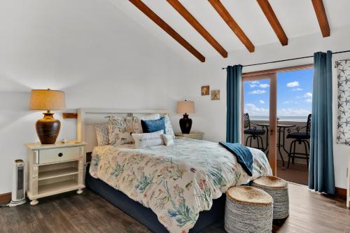Photo #2 of Gorgeous Oceanfront Villa With Panoramic Views in Avalon, CA