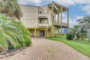 Photo #6 of Oceanfront Home with Beach Access in Galveston in Galveston, TX