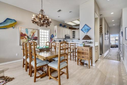 Photo #3 of Incredible Views From Oceanfront 3 Bedroom Townhouse Townhouse in South Padre Island, TX