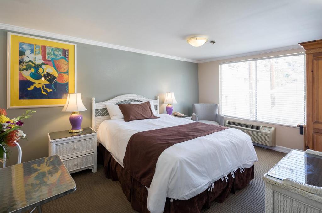 Photo of Glenmore Plaza Hotel in Avalon, CA