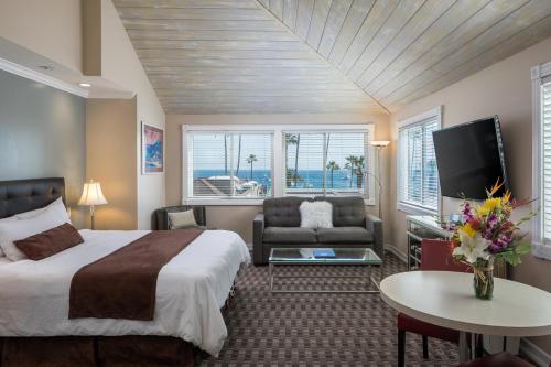 Photo #2 of Glenmore Plaza Hotel in Avalon, CA