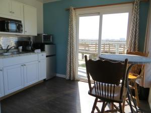 Photo #4 of Dolphin Cove Motel in Pismo Beach, CA