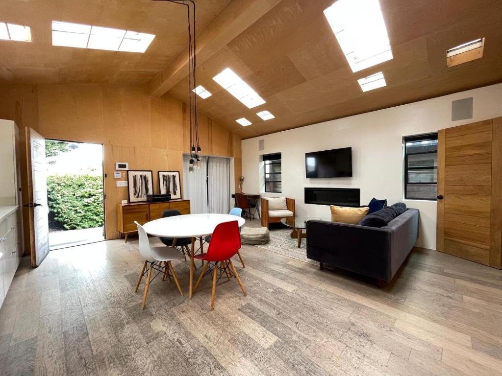 Photo of Venice Beach Bungalow by ArtSpace Locations in Los Angeles, CA
