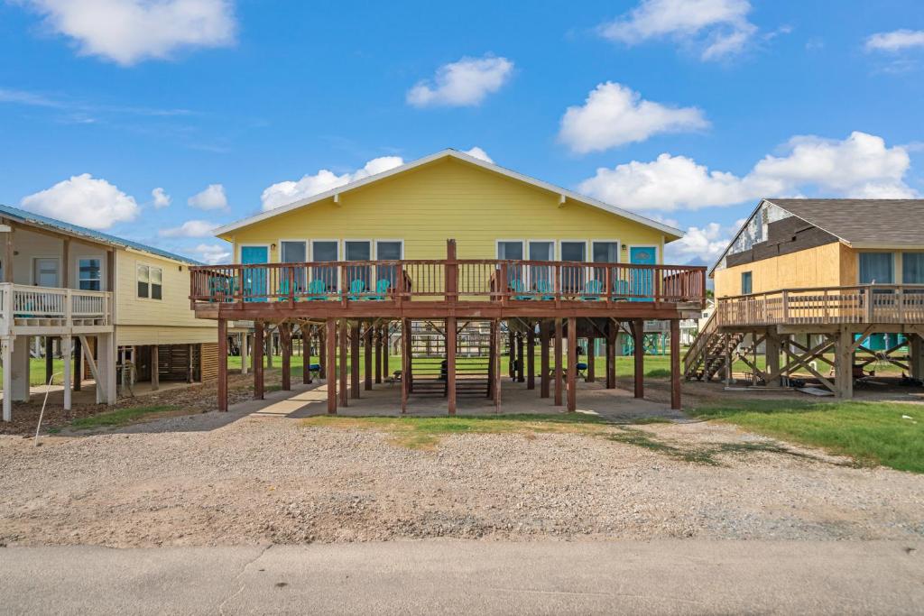 Photo of Oceanfront 4BR, Peaceful, Cozy, Kids/Pet Friendly! in Freeport, TX