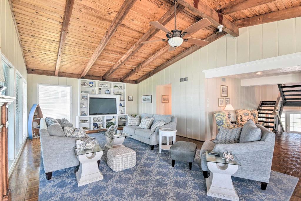 Photo of Waterfront Deck Charming Galveston Home! in Jamaica Beach, TX
