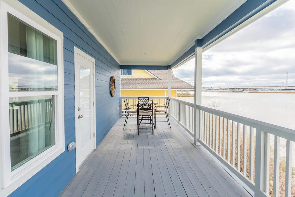Photo of Water Front 3 25 Bath Kingbed Kemah Seabrook in Kemah, TX