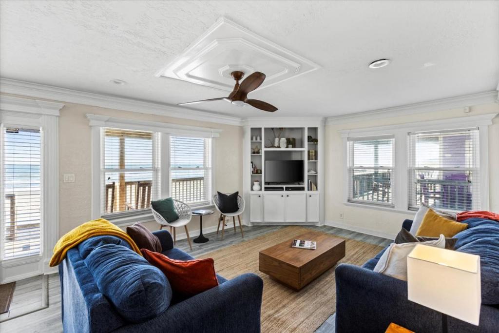 Photo of Horizon Haven Beachfront Escape in Jamaica Beach, TX