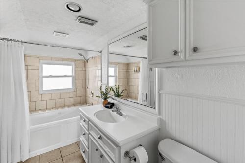 Photo #3 of Horizon Haven Beachfront Escape in Jamaica Beach, TX