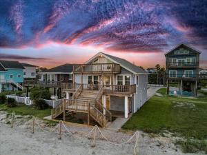 Photo #6 of Horizon Haven Beachfront Escape in Jamaica Beach, TX