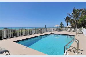 Photo #4 of The Beach on Longboat Key in Longboat Key, FL