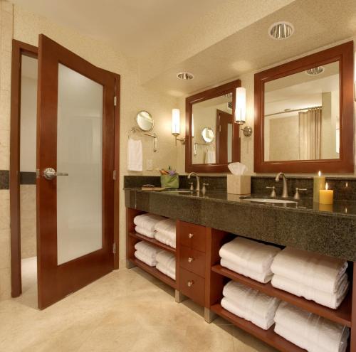 Photo #3 of Monterey Bay Inn in Monterey, CA
