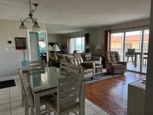 Photo #5 of Crescent Arms Condominiums in Sarasota, FL