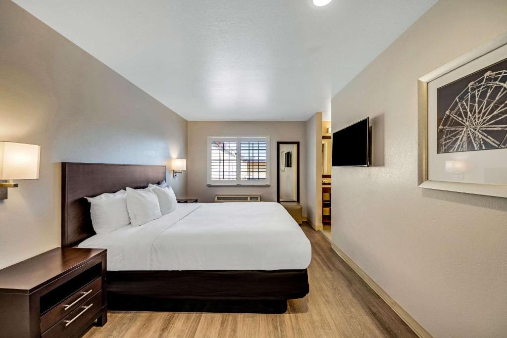 Photo #1 of Comfort Inn Boardwalk in Santa Cruz, CA