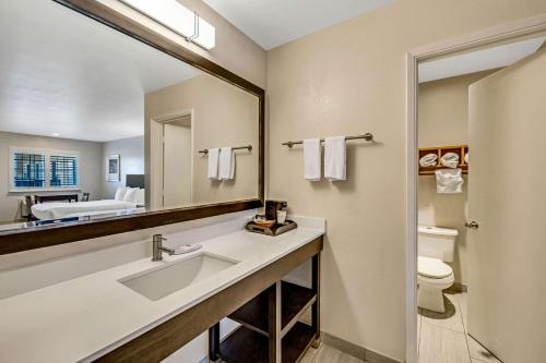 Photo #3 of Comfort Inn Boardwalk in Santa Cruz, CA