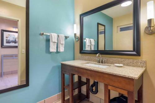 Photo #3 of Best Western Plus Beach View Lodge Carlsbad in Carlsbad, CA
