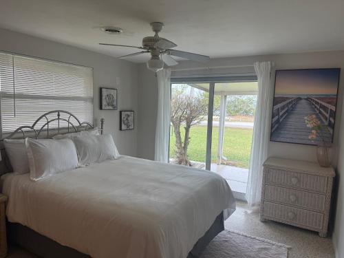 Photo #2 of Pool home on the Bay, large private yard near AMI in Bradenton, FL
