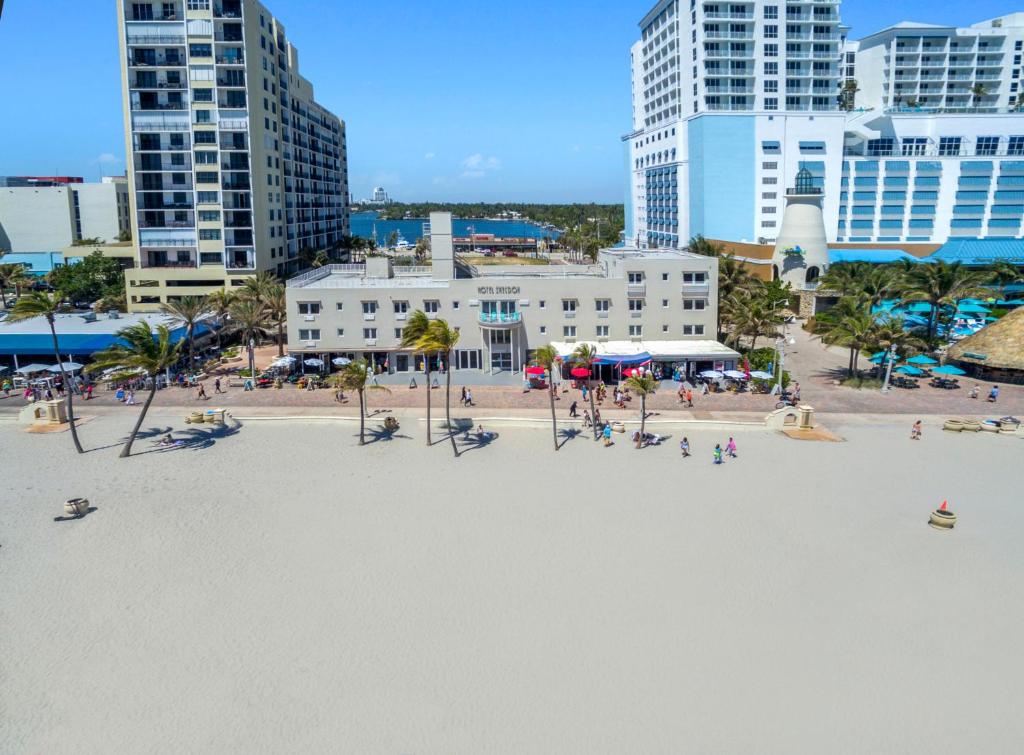 Photo #1 of Hotel Sheldon in Hollywood, FL