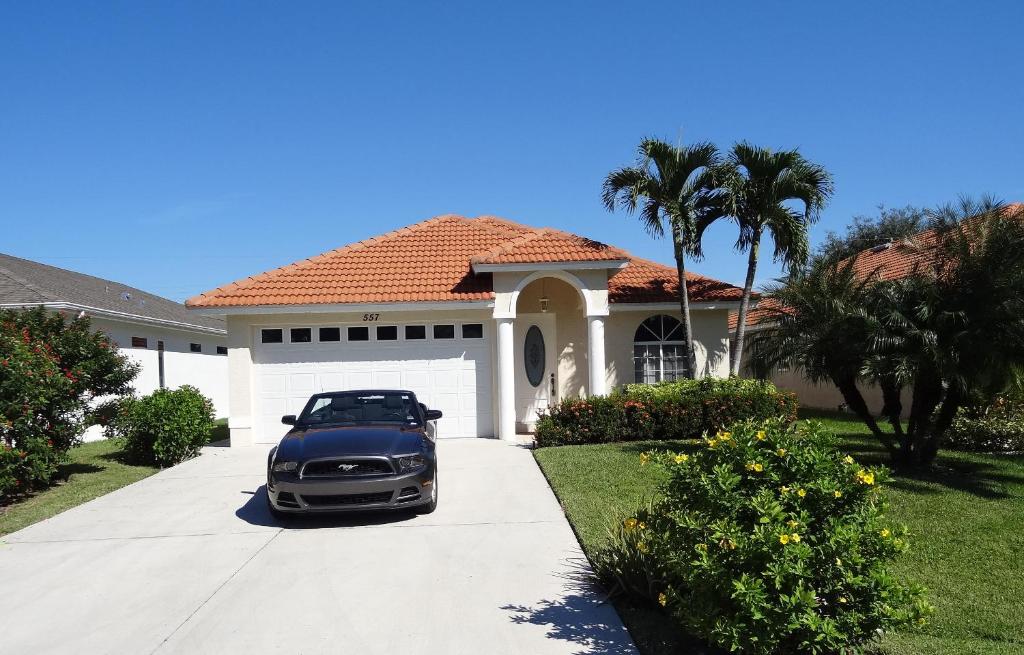 Photo of Luxury and the beach in Naples, FL