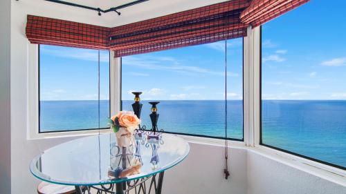 Photo #3 of Beachfront Spacious Renovated Condo - Pools, Hot Hub, Spa - Walk to Pier Park in PCB in Panama City Beach, FL