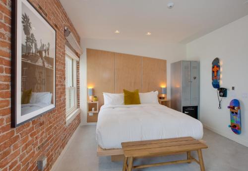 Photo #2 of Venice V Hotel in Los Angeles, CA