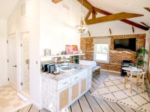 Photo #4 of Venice V Hotel in Los Angeles, CA