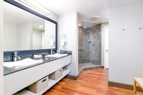 Photo #3 of Beach Terrace in Carlsbad, CA