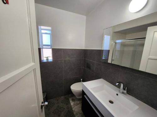 Photo #2 of Private Room3 Own Entry Shared Bath One Guest Walk to UCSD in San Diego, CA