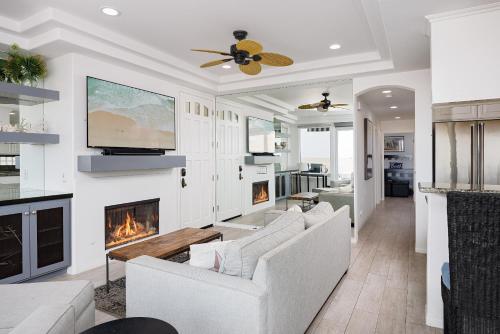 Photo #2 of 204 E Oceanfront A in Newport Beach, CA