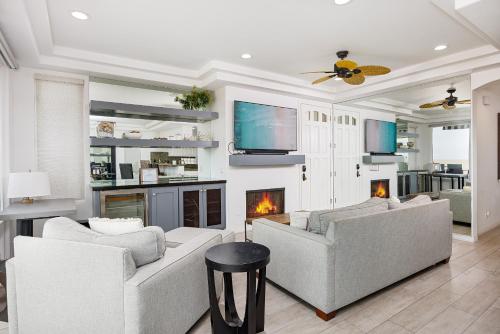 Photo #3 of 204 E Oceanfront A in Newport Beach, CA