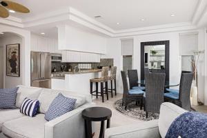 Photo #6 of 204 E Oceanfront A in Newport Beach, CA