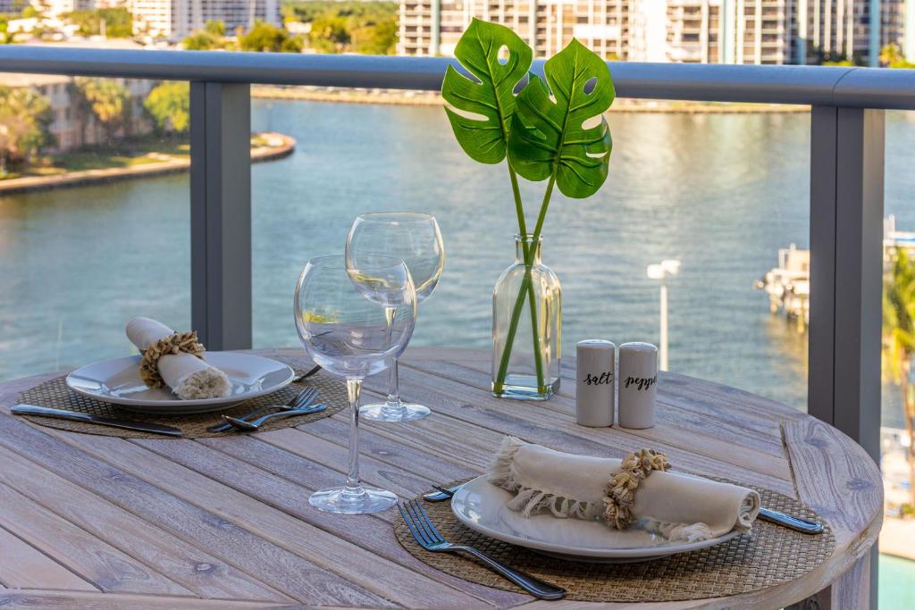 Photo of Espectacular Condo Esquina Beach House Hollywood Apartamento in Hollywood, FL