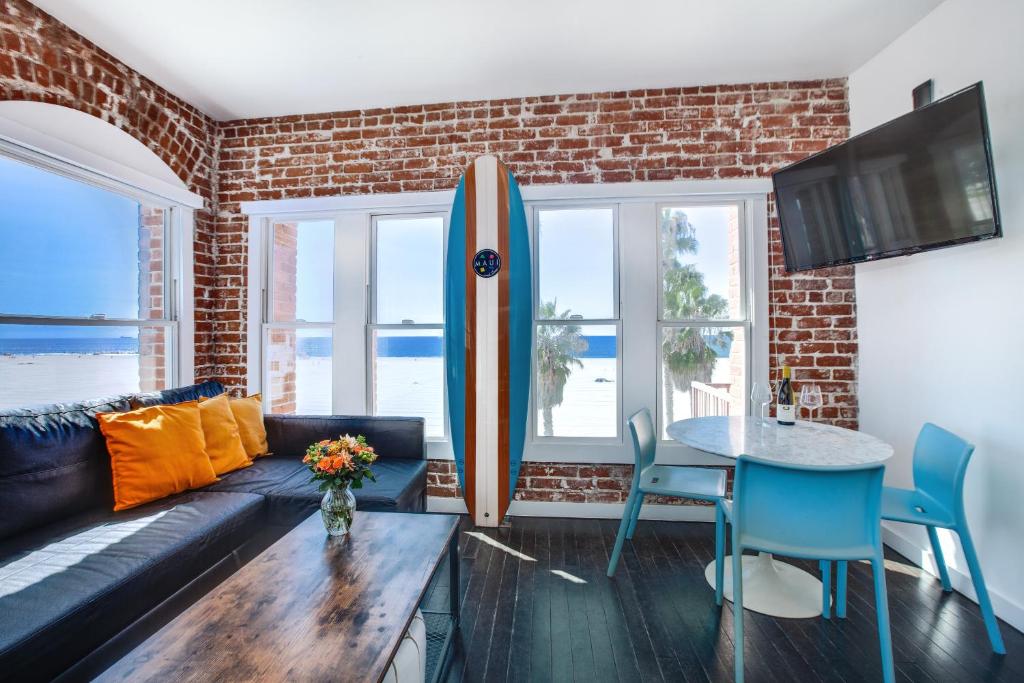 Photo #1 of Venice Breeze Suites in Los Angeles, CA