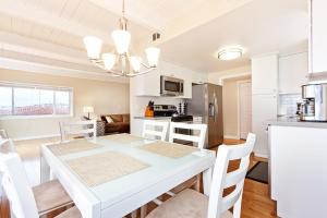 Photo #4 of Beautiful Views - Sand Section of Manhattan Beach 2 Bed/2 Bath in Manhattan Beach, CA