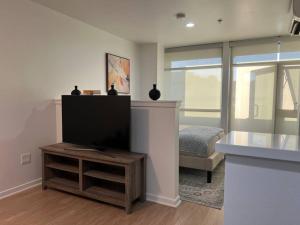 Photo #5 of Fortuna-Seaside Retreat in Santa Monica, steps to the beach, free parking in Santa Monica, CA
