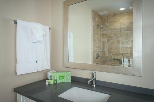 Photo #3 of Pacific Shores Inn in San Diego, CA