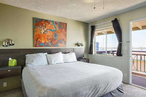 Photo #2 of Bayfront Inn in Morro Bay, CA