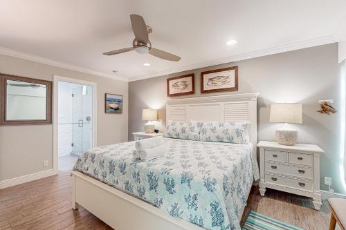 Photo #2 of Water's Edge Condominiums in Holmes Beach, FL