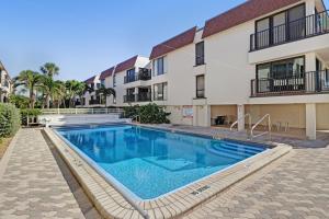 Photo #4 of Water's Edge Condominiums in Holmes Beach, FL