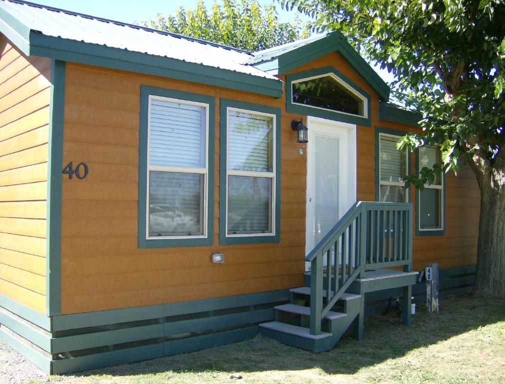 Photo of Lake Minden Camping Resort Cottage 2 in Nicolaus, CA