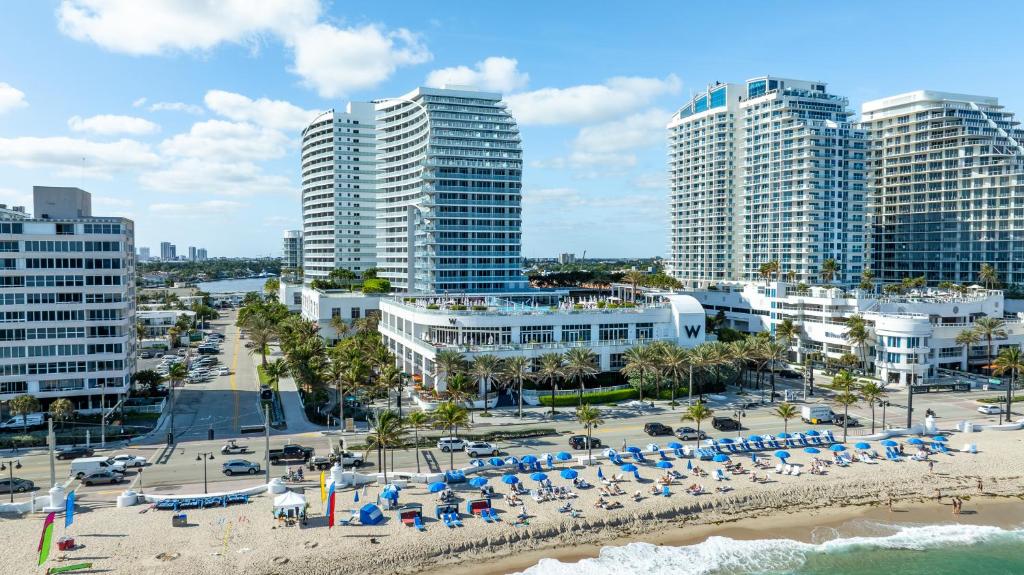 Photo of Luxury Corner 1 BR W Residence with Fantastic Intercoastal Views, Pool & Hot tub in Fort Lauderdale, FL