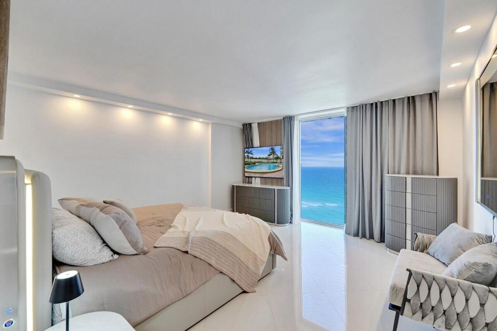 Photo #1 of Luxury Oceanfront 3 Bedroom condo on the beach 16 Floor in Hollywood, FL