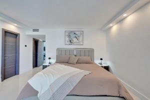 Photo #5 of Luxury Oceanfront 3 Bedroom condo on the beach 16 Floor in Hollywood, FL