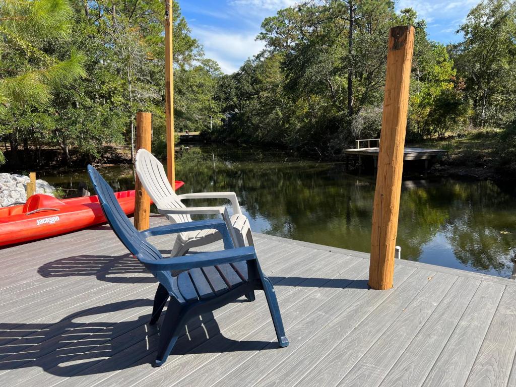 Photo of Waterfront Newly Renovated and Decorated 3brs home in Milton, FL
