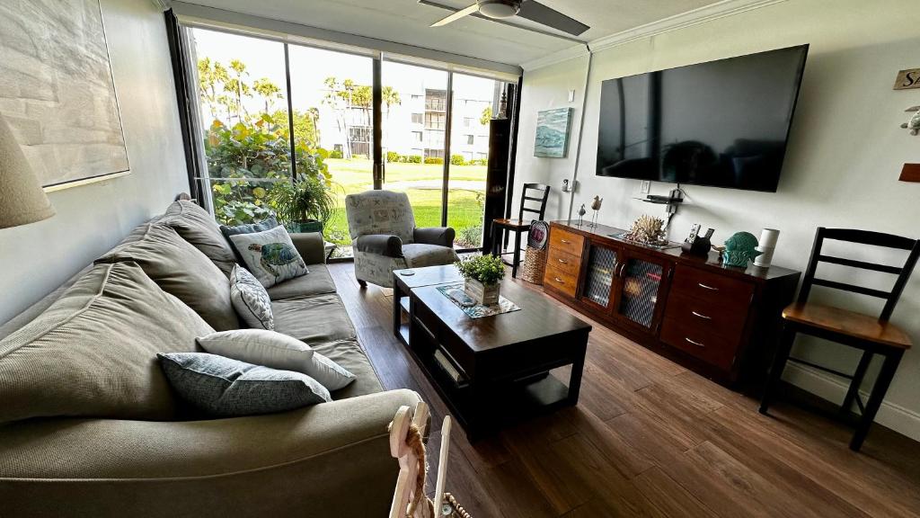 Photo of Excellent beach front community, golf course, tennis, sunny weather year round! in Fort Pierce, FL